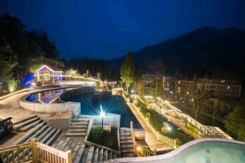 崇州·九龙沟·拉菲玺龙温泉酒店